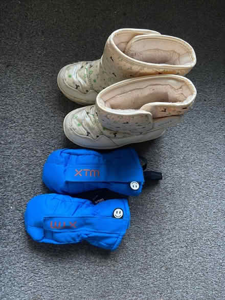 Photo of free Snow boots and gloves for toddlers (Twickenham TW2) #2