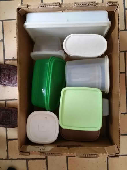 Photo of free food storage containers with lids (Ann Arbor near Hillside Terr.) #1