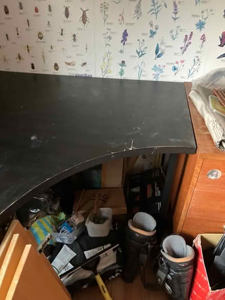 Photo of free Black Corner table with metal legs (Kennington OX1) #3