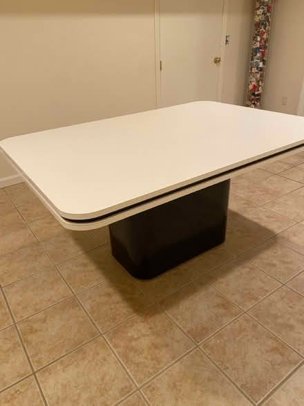 Photo of free Dining room table and chairs (Armonk,NY) #2