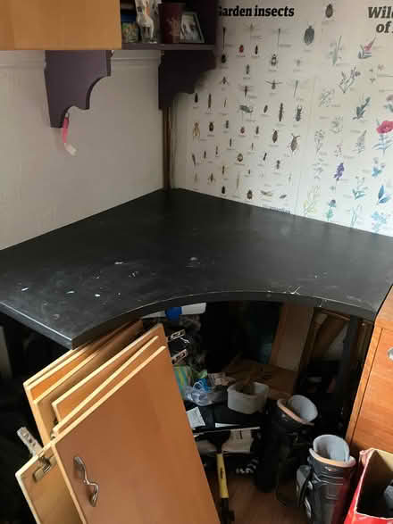 Photo of free Black Corner table with metal legs (Kennington OX1) #1