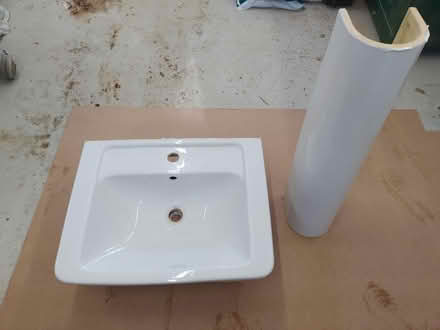 Photo of free Wash basin and pedestal (Ufton, Leamington Spa) #1
