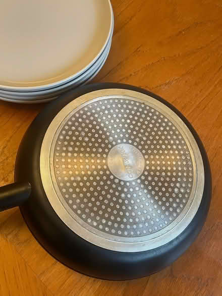 Photo of free 4 large plates and pan (Dalston N16) #3