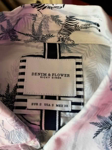 Photo of free Floral shirt (Tufts University) #2