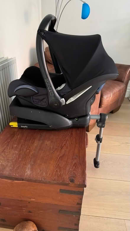 Photo of free Maxi-Cosi seat and isofix base (Kings Hill) #2