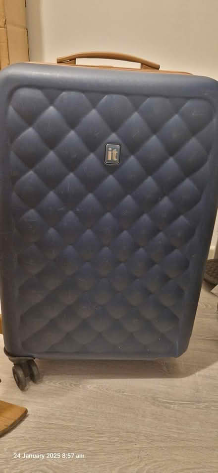 Photo of free IT 4 wheeler suitcase (DA6) #1