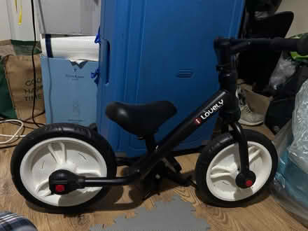 Photo of free Bike w/ attachable training wheels (West Ham E15) #1