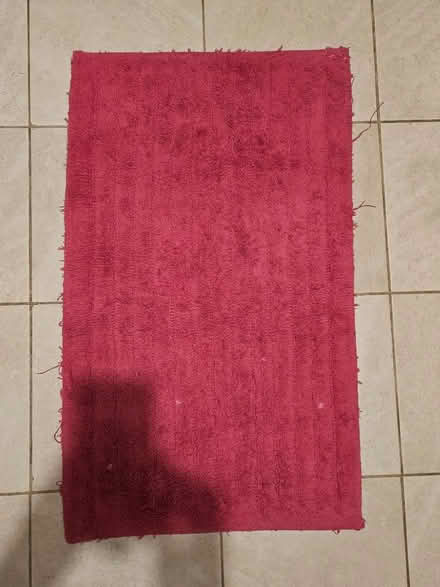 Photo of free Pink bathmat 90cm x 60 (TW1) #1