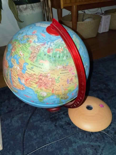 Photo of free world globe light (Peckham SE15) #2