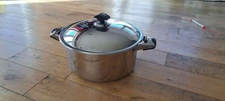 Photo of free Big pot about 29cm (Romford RM1) #1