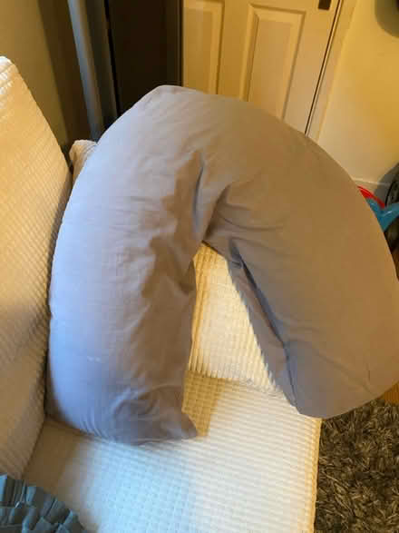 Photo of free V Pregnancy pillow (Ox449dj Garsington) #1