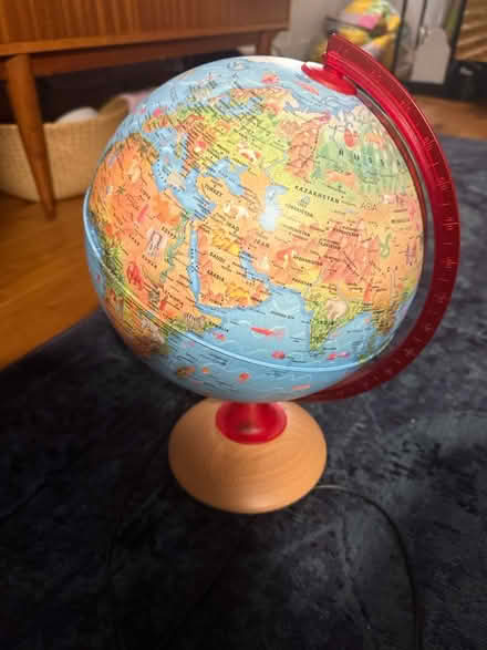 Photo of free world globe light (Peckham SE15) #1