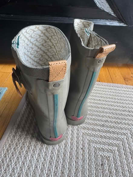 Photo of free Size 8 women’s rain boots (Chevy Chase, DC) #3