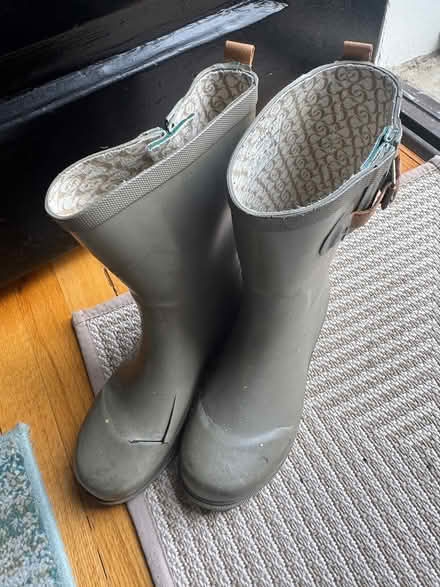Photo of free Size 8 women’s rain boots (Chevy Chase, DC) #1