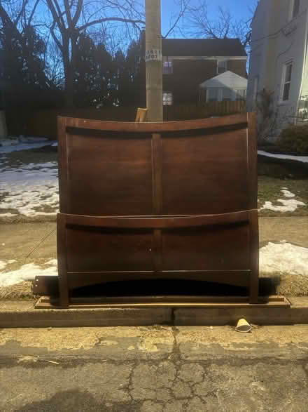 Photo of free Curb Alert ! Queen Bed (Arlington (Arlington (westover)) #1