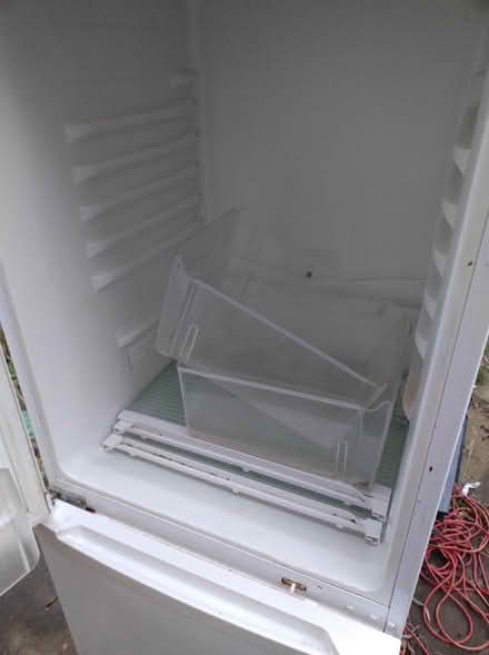 Photo of free Fridge freezer fully working (LU1 4hd) #2
