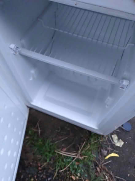 Photo of free Fridge freezer fully working (LU1 4hd) #3