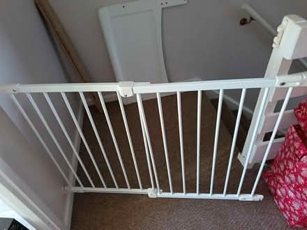 Photo of free V large extendable stairgate (Langney) #1
