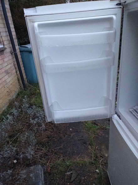 Photo of free Fridge freezer fully working (LU1 4hd) #4