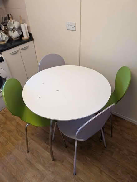 Photo of free Kitchen table and chairs set (Sandridge AL4) #1