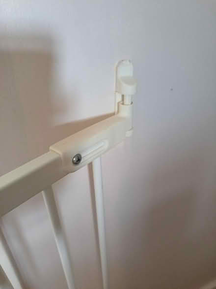 Photo of free V large extendable stairgate (Langney) #2