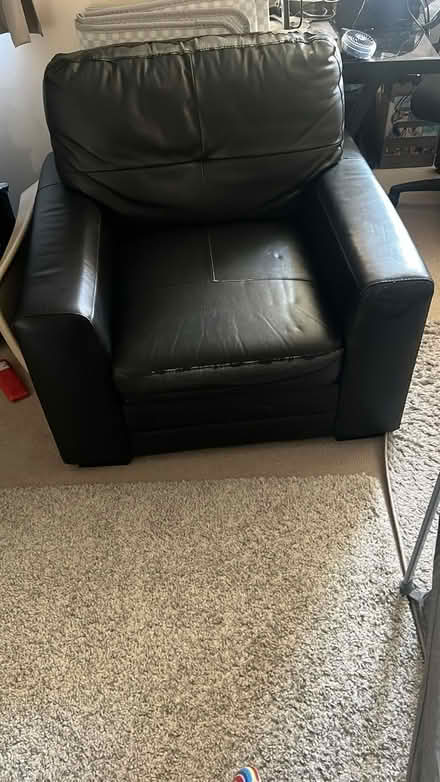 Photo of free Black leather single seat sofa (Tooting bec) #1