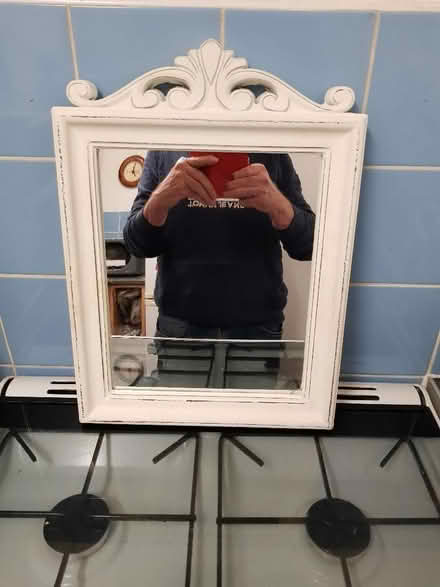 Photo of free Small mirror. (Goodmayes IG3) #1