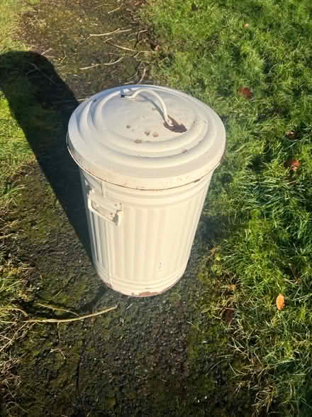 Photo of free Metal Rubbish Bin - White with Lid (Sevenoaks TN13) #1