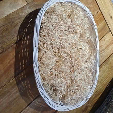 Photo of free White Gift Basket (PR25 leyland) #1