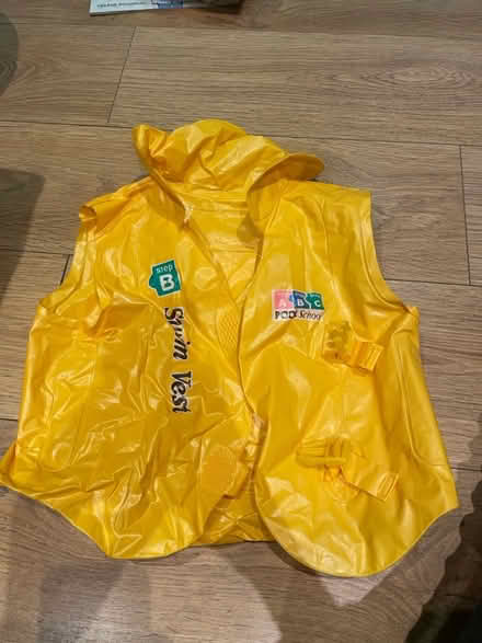 Photo of free Children’s life vests (Mill Hill) #2