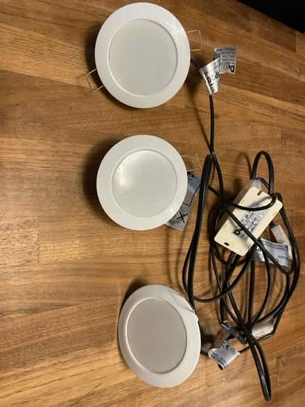 Photo of free 3 ceiling spot lights (Prenton CH43) #1
