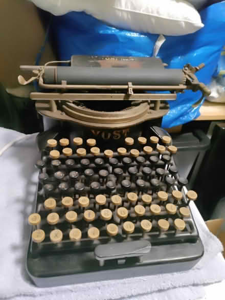 Photo of free Typewriter (B14) #2