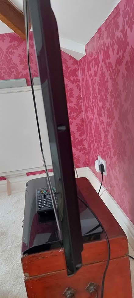 Photo of free 32 inch Toshiba TV (Radcliffe M26) #2