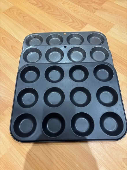 Photo of free 12 bun baking tray (Mile Oak BN41) #1