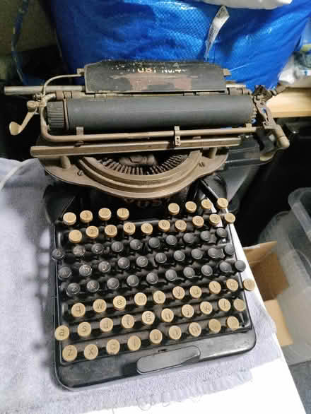 Photo of free Typewriter (B14) #1
