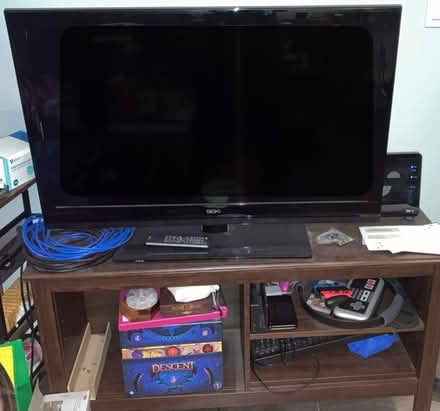 Photo of free 40” TV (10+ yrs old, brand Seiki) (Hamilton mountain) #1