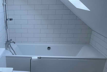 Photo of free Bathtub (190 x 80 x 40cm) with bath panel (Winchmore Hill N21) #1