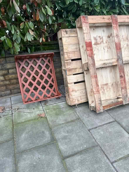 Photo of free 2 x pallets (Isleworth TW7) #1