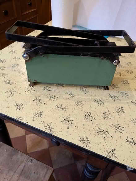 Photo of free Press for making paper bricks (Skerton LA1) #1