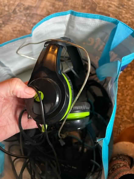 Photo of free Cables, power supplies, battery pks (West Bridgford NG2) #4