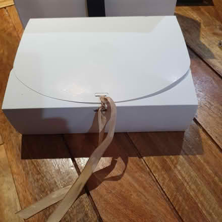 Photo of free Gift box in a bag (PR25 leyland) #3
