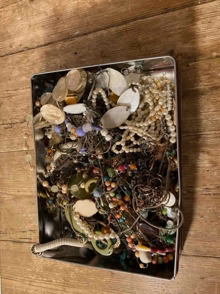 Photo of free Old broken jewellery (Shoreham-by-sea BN43) #1