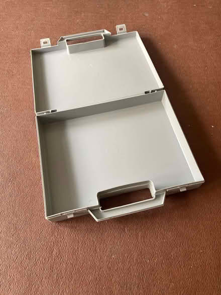 Photo of free Pale grey box with carrying handle (Marlow Bottom SL7) #2