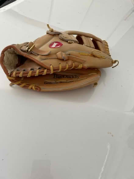 Photo of free Louisville Slugger baseball glove (Cr. Valley & golden lantern) #2