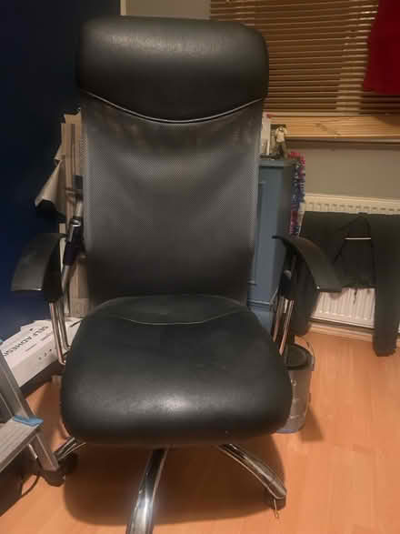 Photo of free Gaming / office chair on wheels (Wimbledon SW20) #1