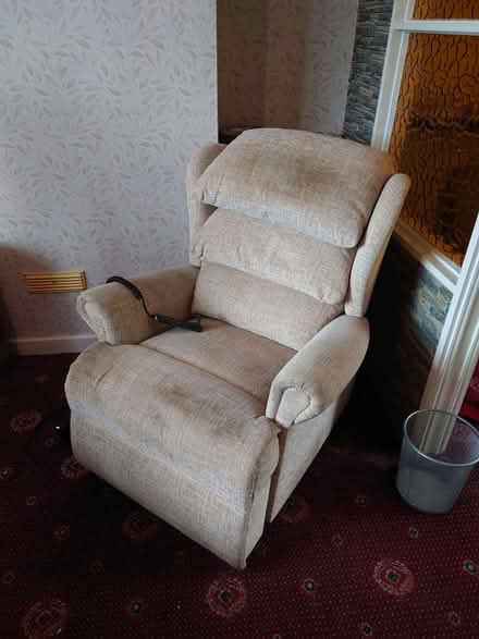 Photo of free Electric Riser Recliner power lift chair (Mangotsfield BS16) #1