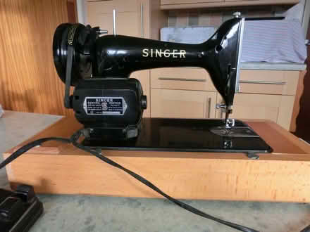 Photo of free Singer Sewing Machine (High Bentham LA2) #2