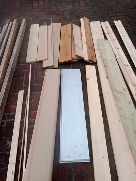 Photo of free mixed collection of timber (Henlow SG16) #3