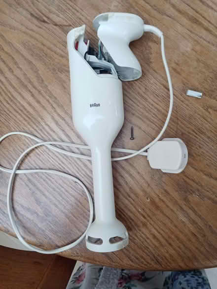 Photo of free Handheld mixer (slightly broken) (NW6 Kilburn) #1