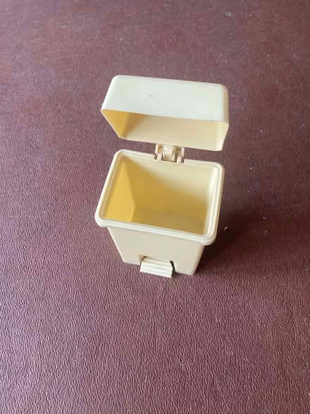 Photo of free A mini-bin (Marlow Bottom SL7) #1